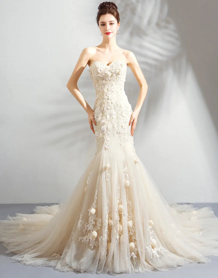 Langes Meerjungfrau-Brautkleid im Sweetheart-Stil mit Applikationen