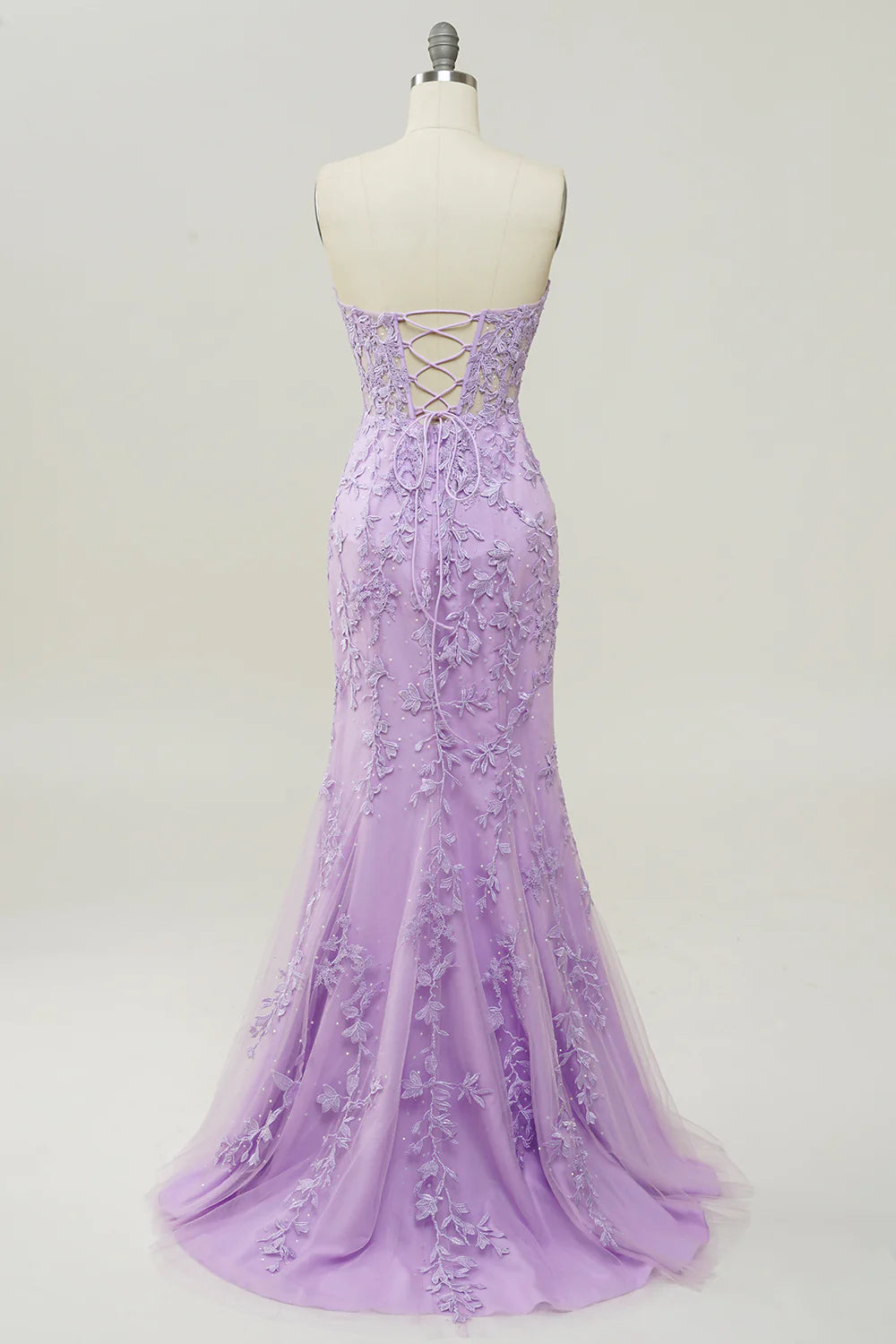 Vestido de fiesta morado de sirena con escote corazón y apliques