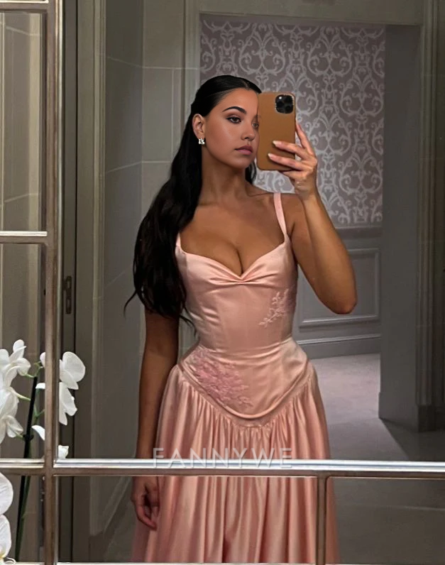 Vestido largo formal de satén rosa con escote corazón y tirantes finos de corte A, elegante, para dama de honor, de noche y fiesta.