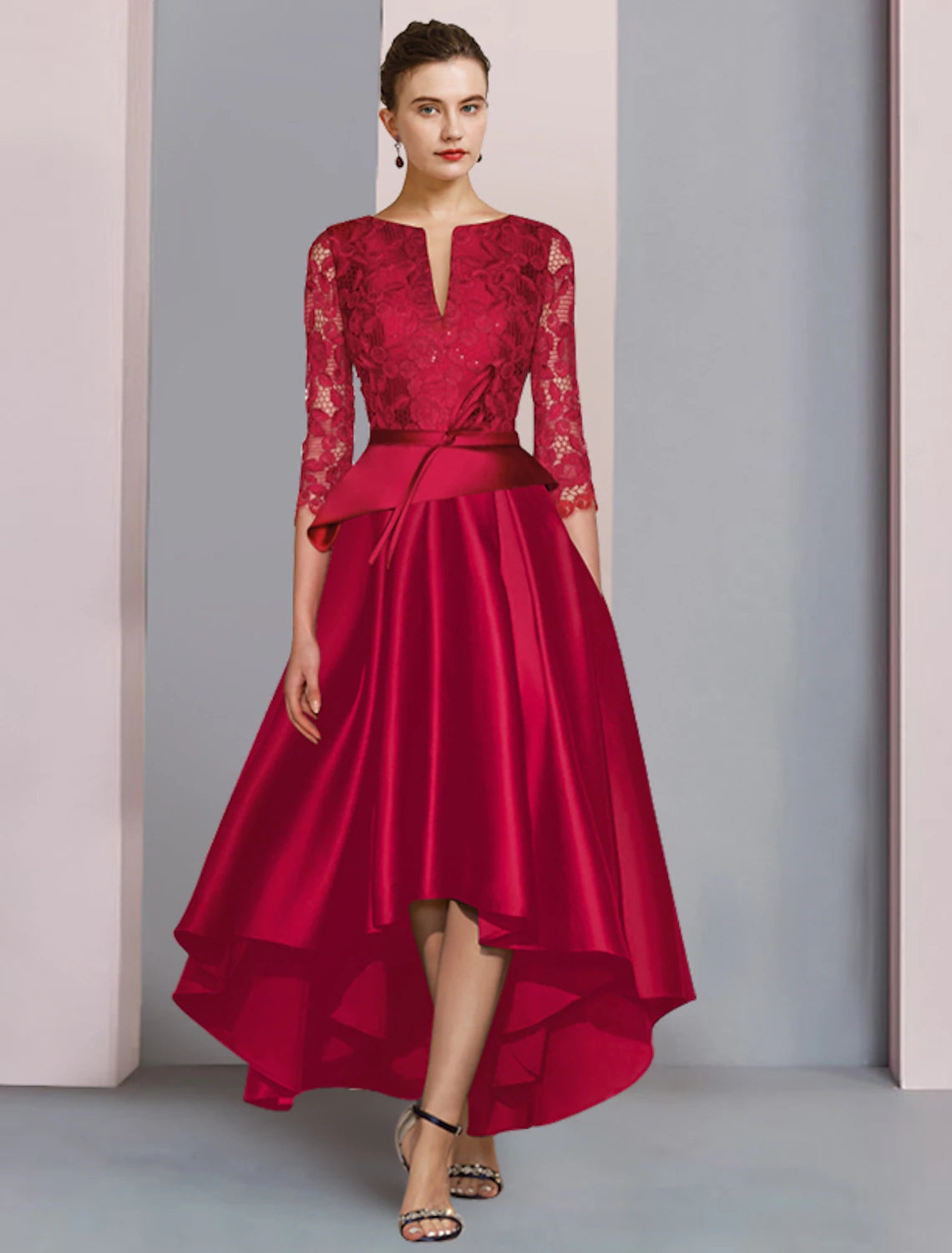 A-Linien-Kleid für die Mutter der Braut, formelle Hochzeit, Gastparty, elegant, hoch und tief, U-Ausschnitt, asymmetrisch, knielang, Satin, Spitze, 3/4-Ärmel mit Schleife(n), Falten