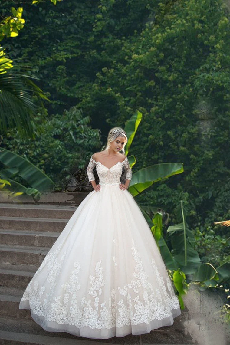 A-line Bateau 3/4 Length Sleeve Ball Gown Bride Dresses Wedding Dresses With Applique Tulle