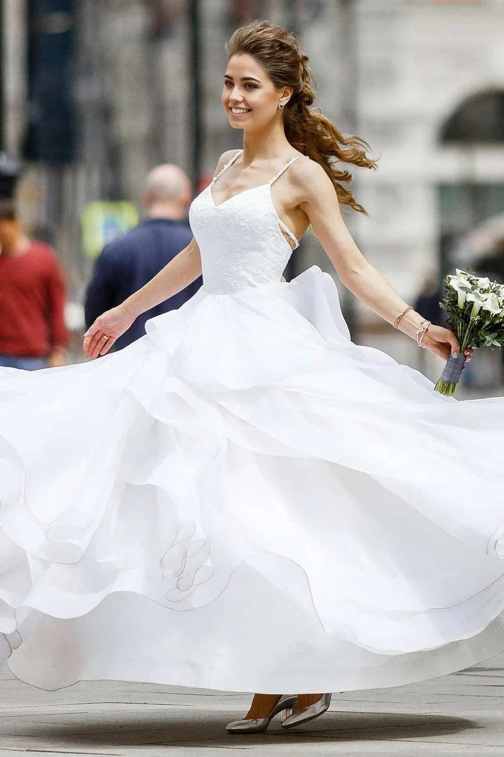 A-Linien-Brautkleid mit Spaghettiträgern und Spitzenoberteil