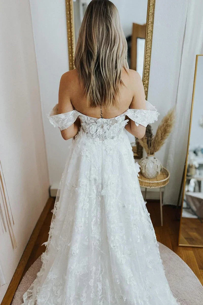 Vestidos de novia de encaje con escote en forma de corazón y tirantes