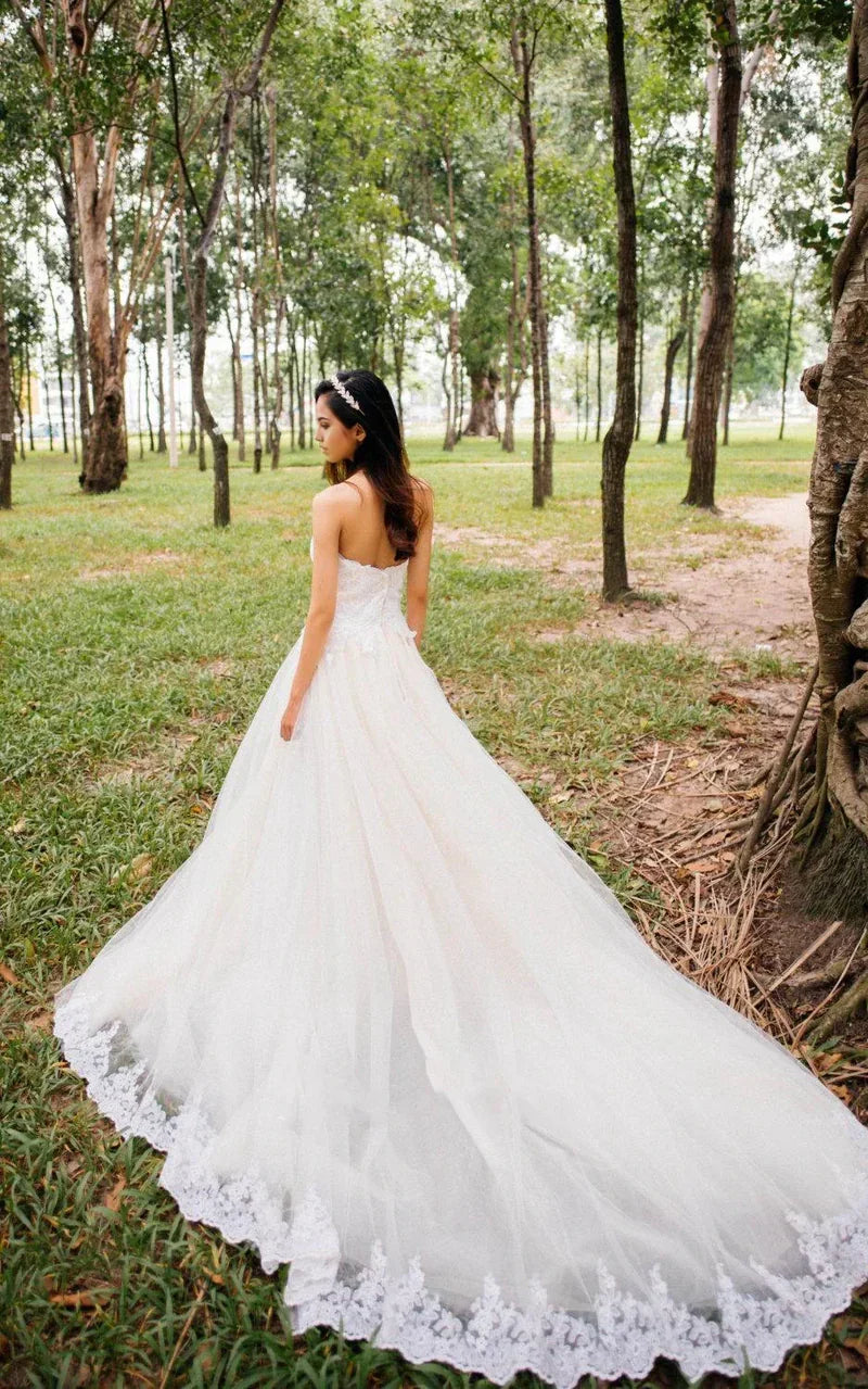 Vestido de novia formal de corte A con escote en forma de corazón y abertura frontal alta con apliques de encaje
