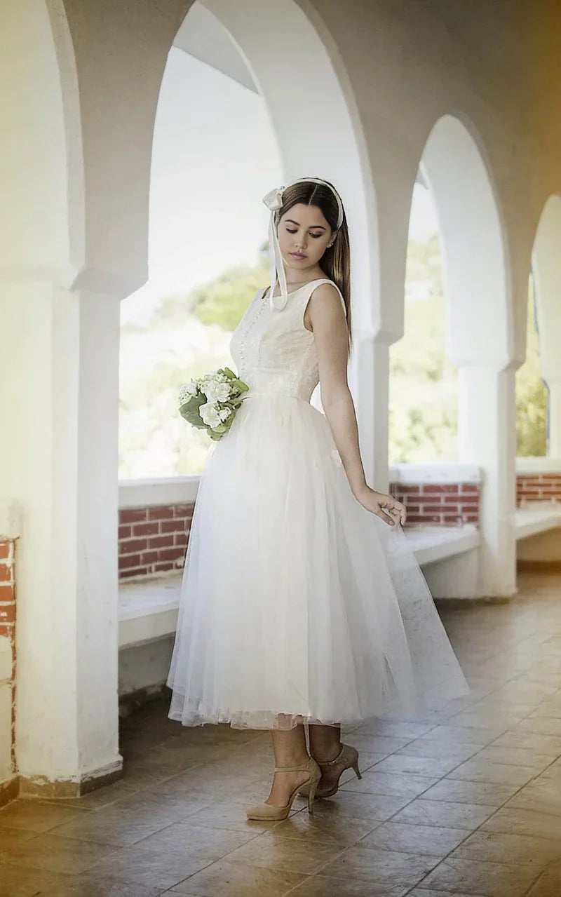 A-line Deep V Back 1950S Vintage Sleeveless Short Tulle Wedding Dress