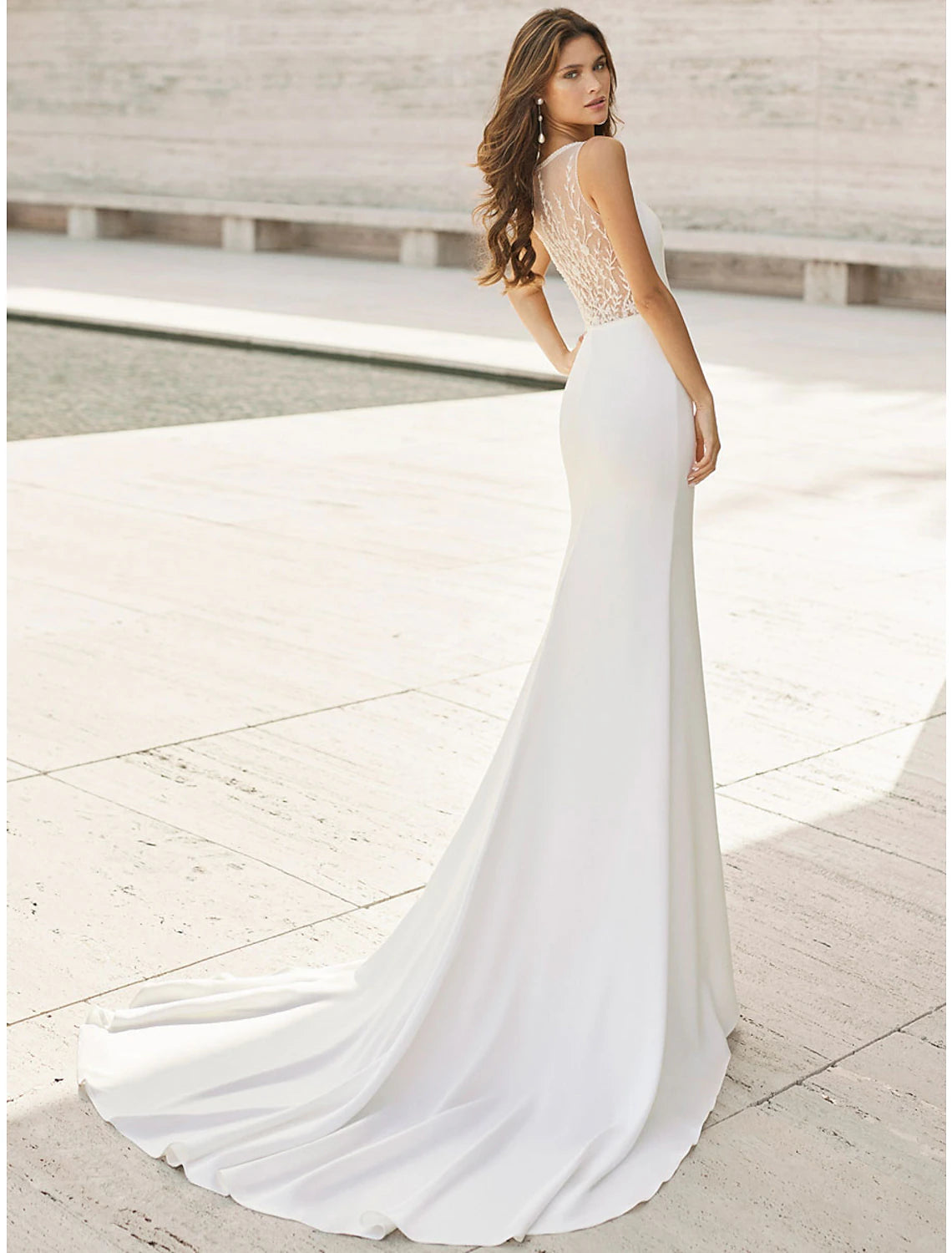 Vestidos de novia de playa con espalda descubierta, corte sirena/trompeta, escote redondo, sin mangas, cola de corte, trajes de novia de satén con apliques