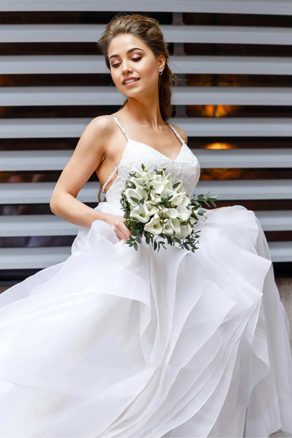A-Linien-Brautkleid mit Spaghettiträgern und Spitzenoberteil