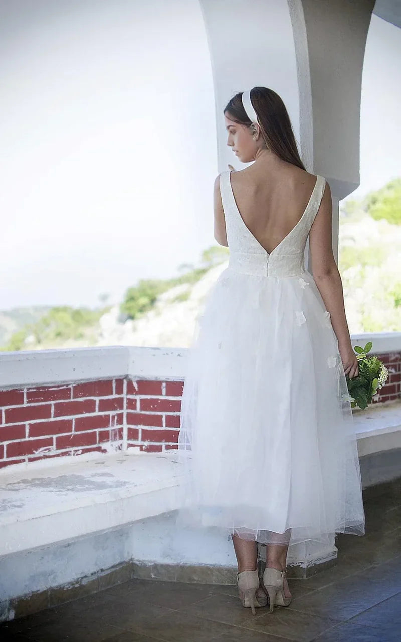 A-line Deep V Back 1950S Vintage Sleeveless Short Tulle Wedding Dress