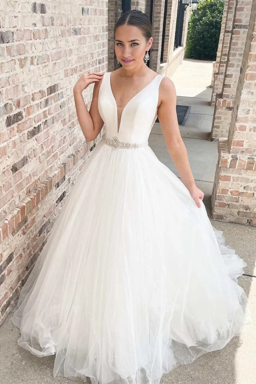 Langes Brautkleid in A-Linie mit V-Ausschnitt und Schärpen