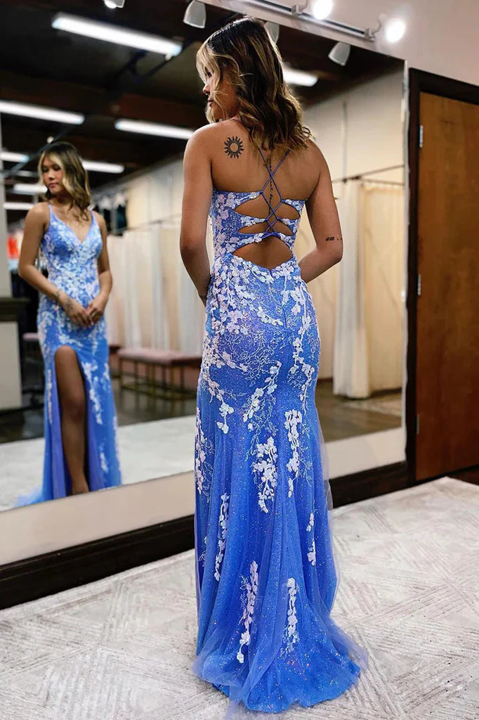 Vestido de fiesta de sirena con escote en V y apliques de encaje con abertura
