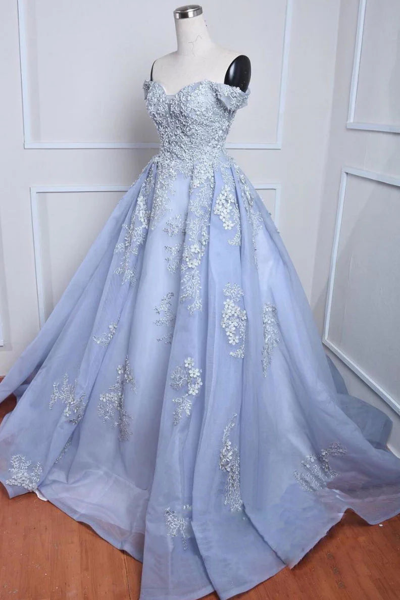 Vestido de fiesta largo con apliques de encaje de tul y hombros descubiertos