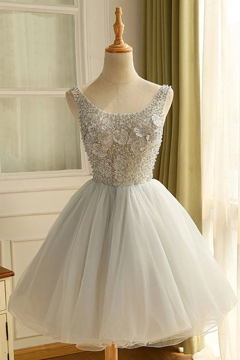 Vestido de fiesta corto de tul con cuello redondo