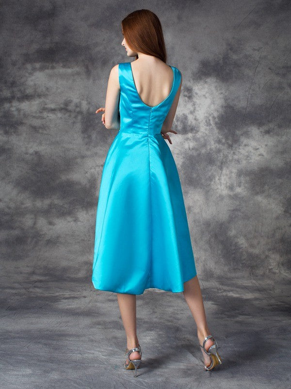 A-Linie/Princess-Linie Bateau-Ausschnitt Rüschen Ärmellos High Low Satin Brautjungfernkleider