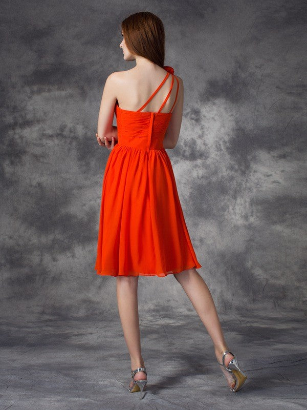 Vestido corto de gasa de corte A/princesa, sin mangas, con un solo hombro y flores hechas a mano