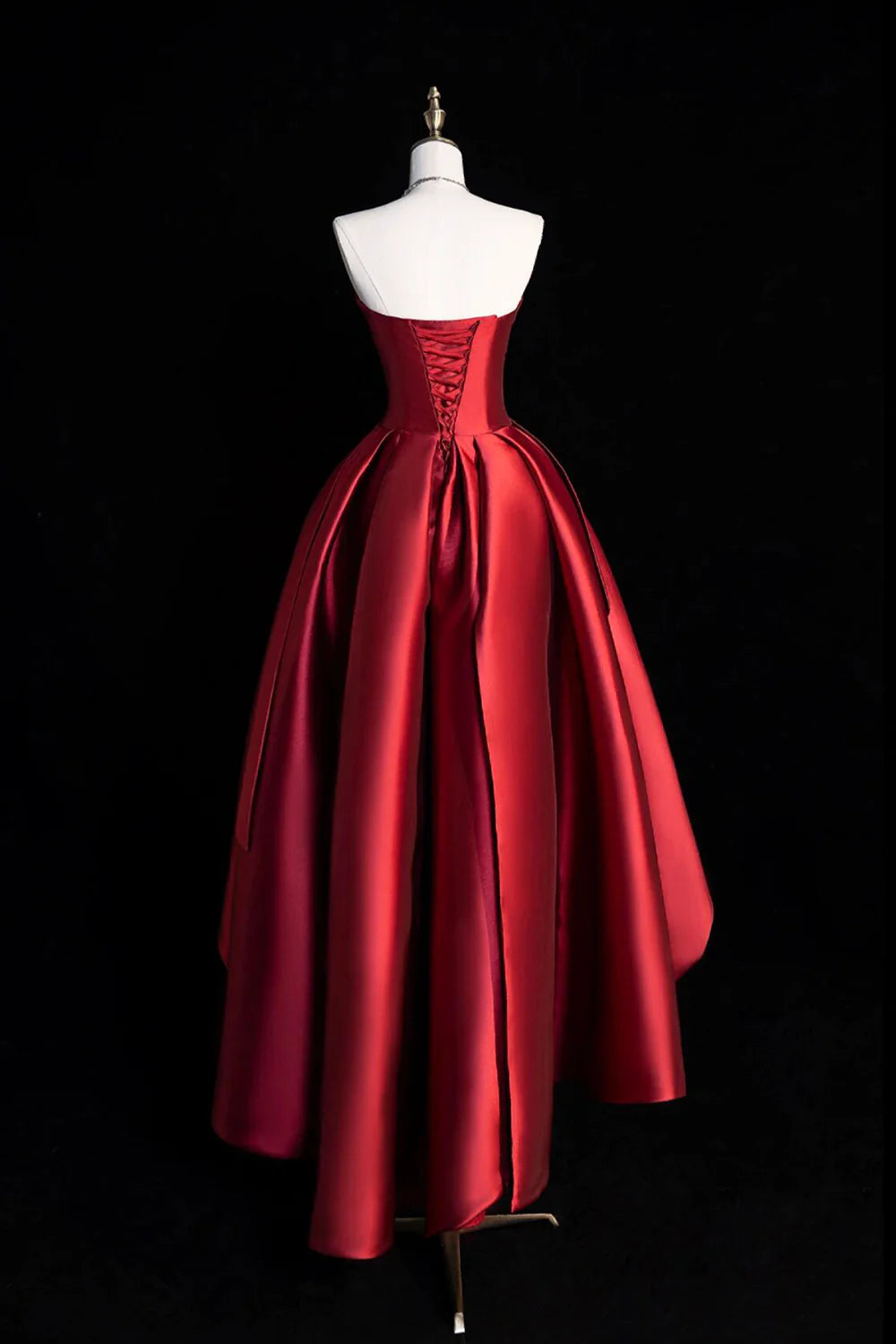 Vestidos de noche cortos de satén con corte A, sin tirantes, corte alto y bajo