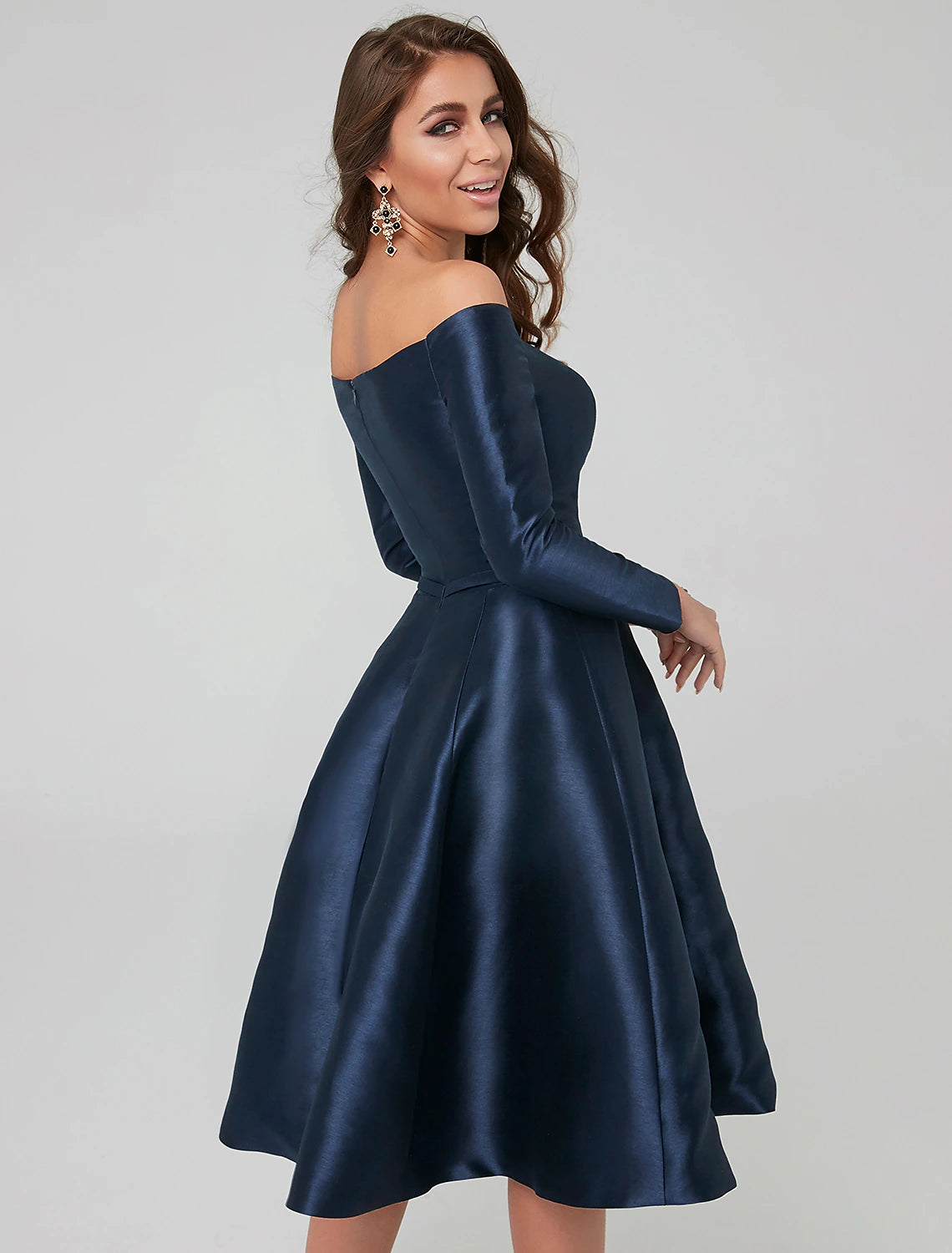 Vestidos de fiesta para ocasiones especiales, corte A, para invitadas de boda, largo hasta la rodilla, manga larga, hombros descubiertos, satén con pliegues
