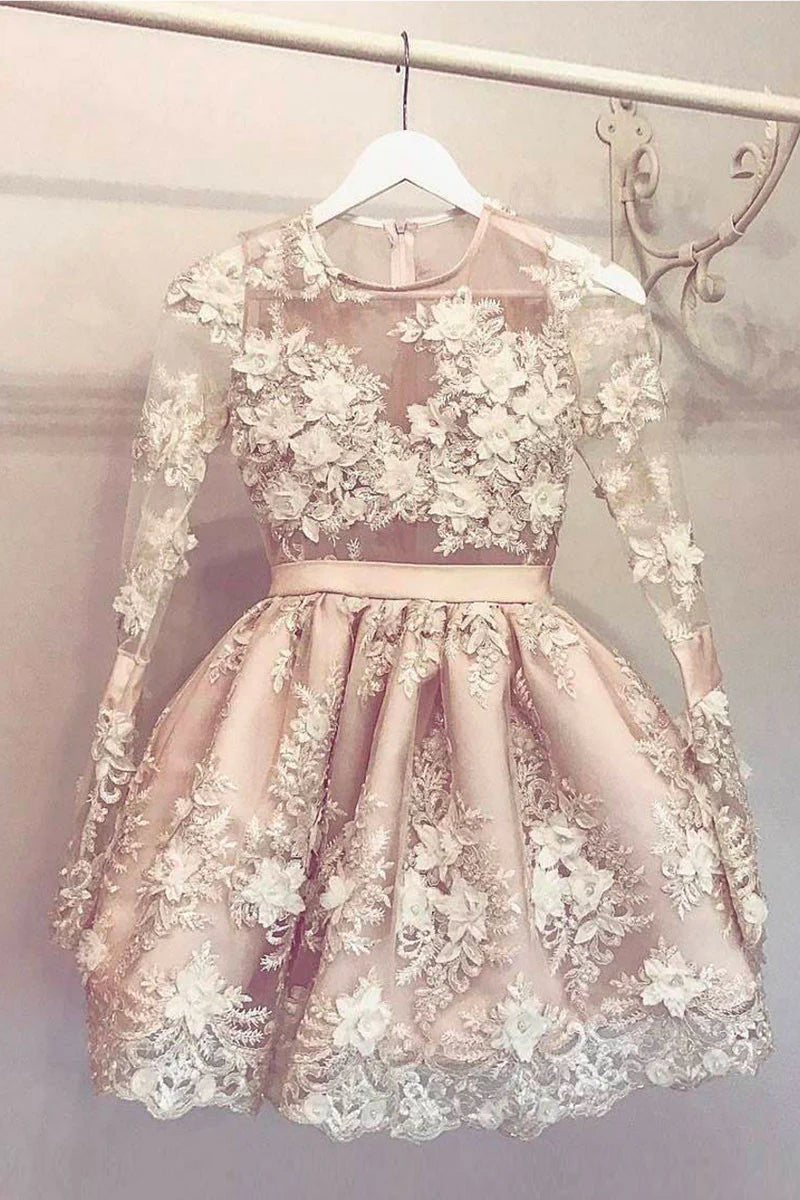 Vestido de fiesta corto con apliques de encaje y cuello redondo