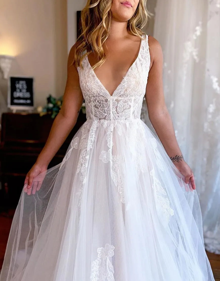 A-Linie V-Ausschnitt Kapellenschleppe Organza Brautkleid mit Applikationen