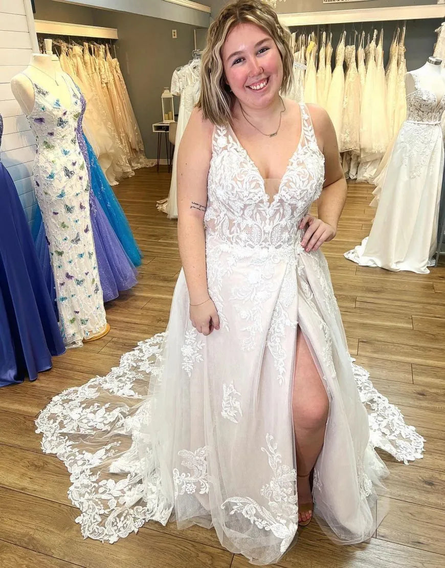 A-Linie V-Ausschnitt Hofschleppe Brautkleid mit Applikationen