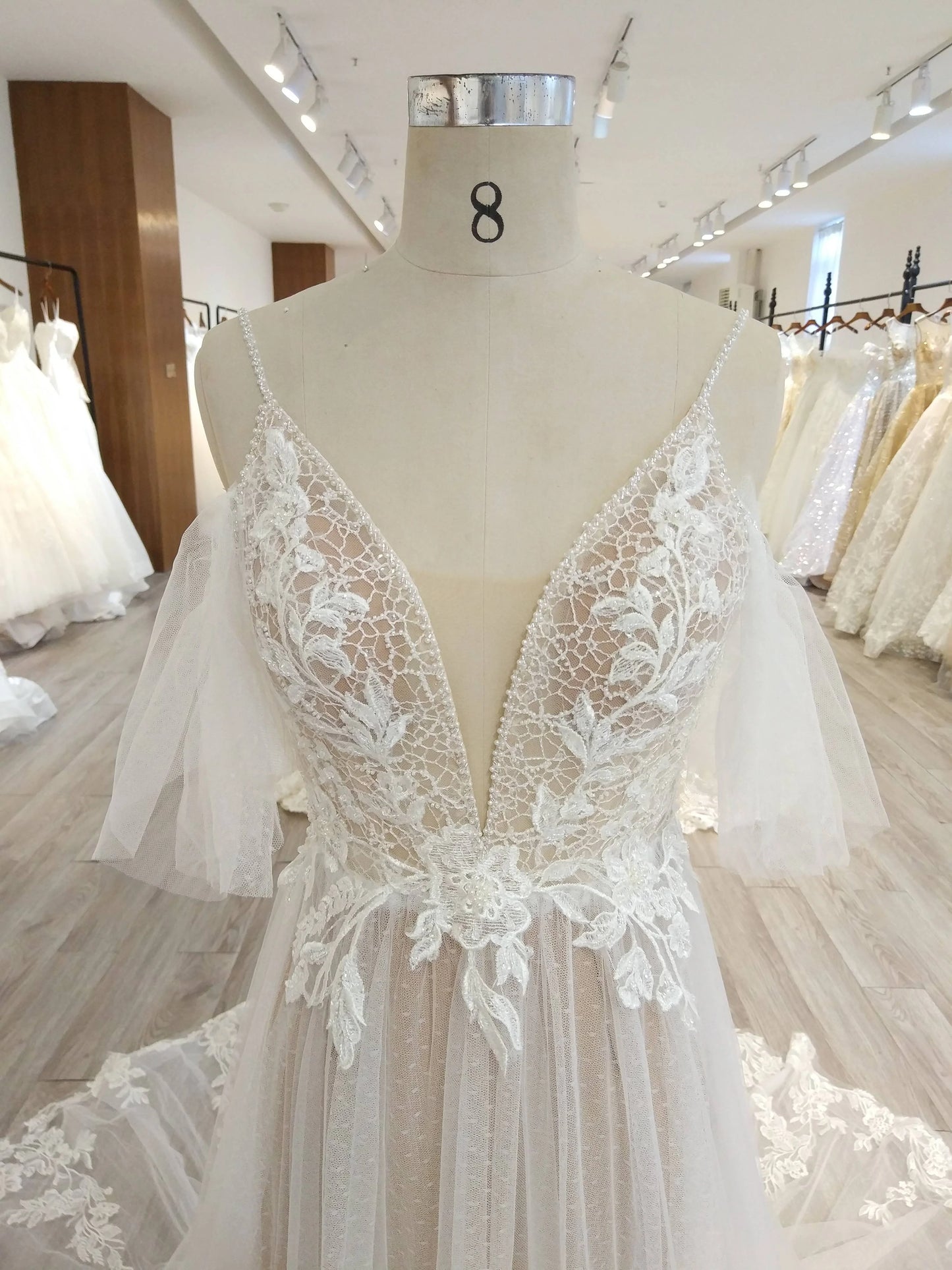 Tulle Spaghetti Straps Wedding Dresses With Applique