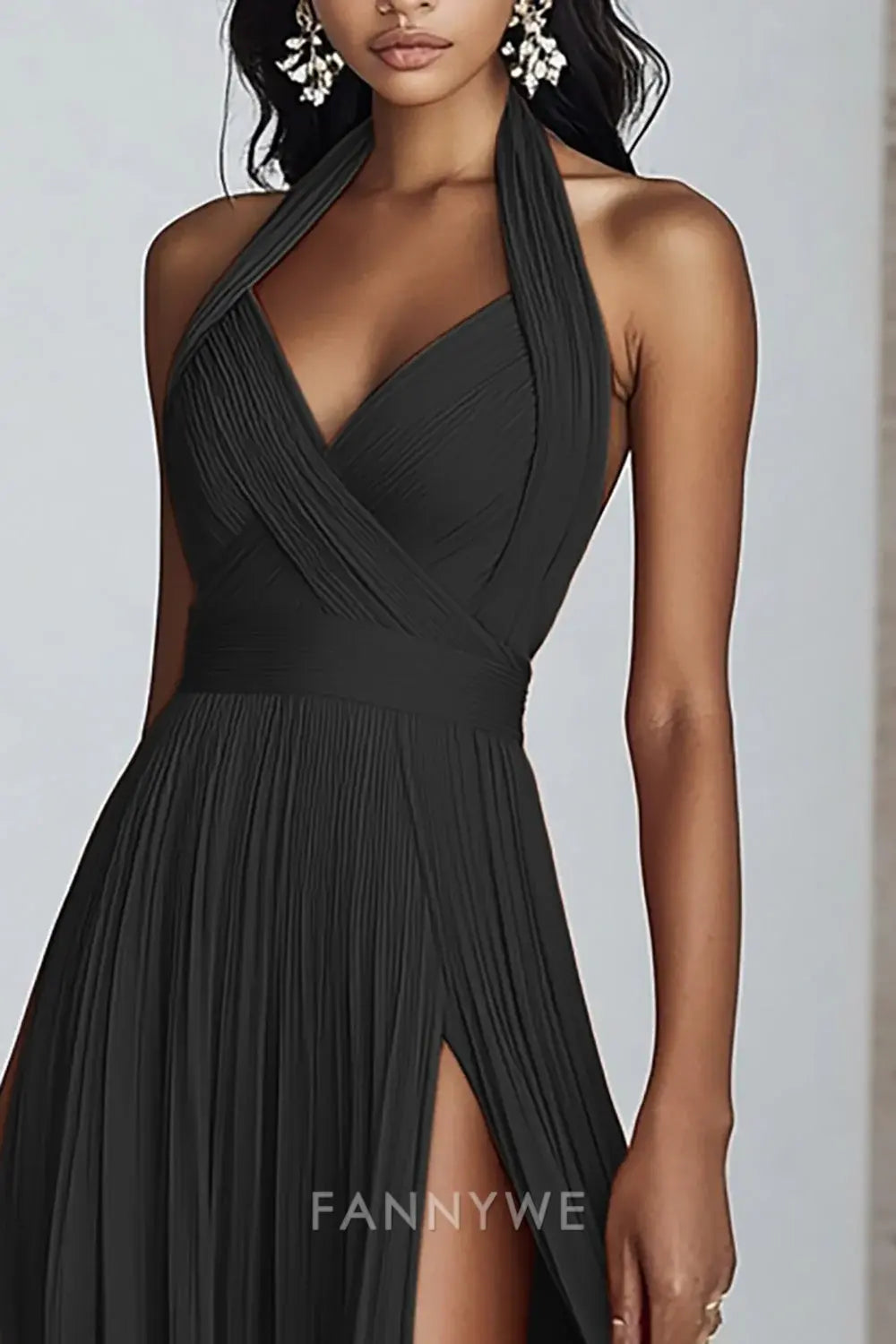 FannyWe Schlichtes schwarzes A-Linien-Neckholder-Plissee-Langkleid mit Schlitz