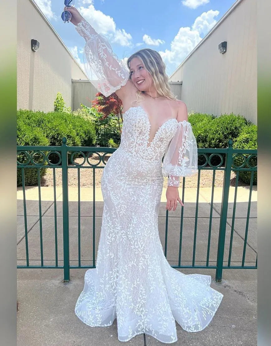Hermoso vestido de novia de encaje sin tirantes estilo sirena con mangas desmontables