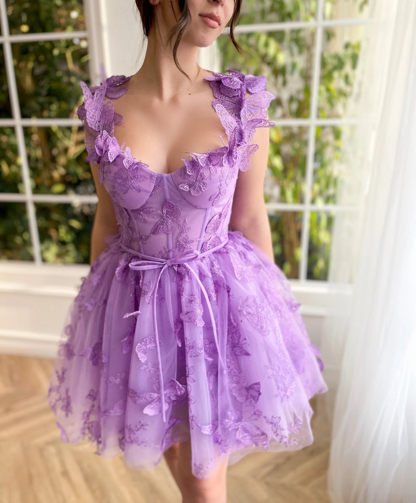 Vestidos de fiesta cortos/mini con tirantes finos y corte en A de tul con diseño de mariposa