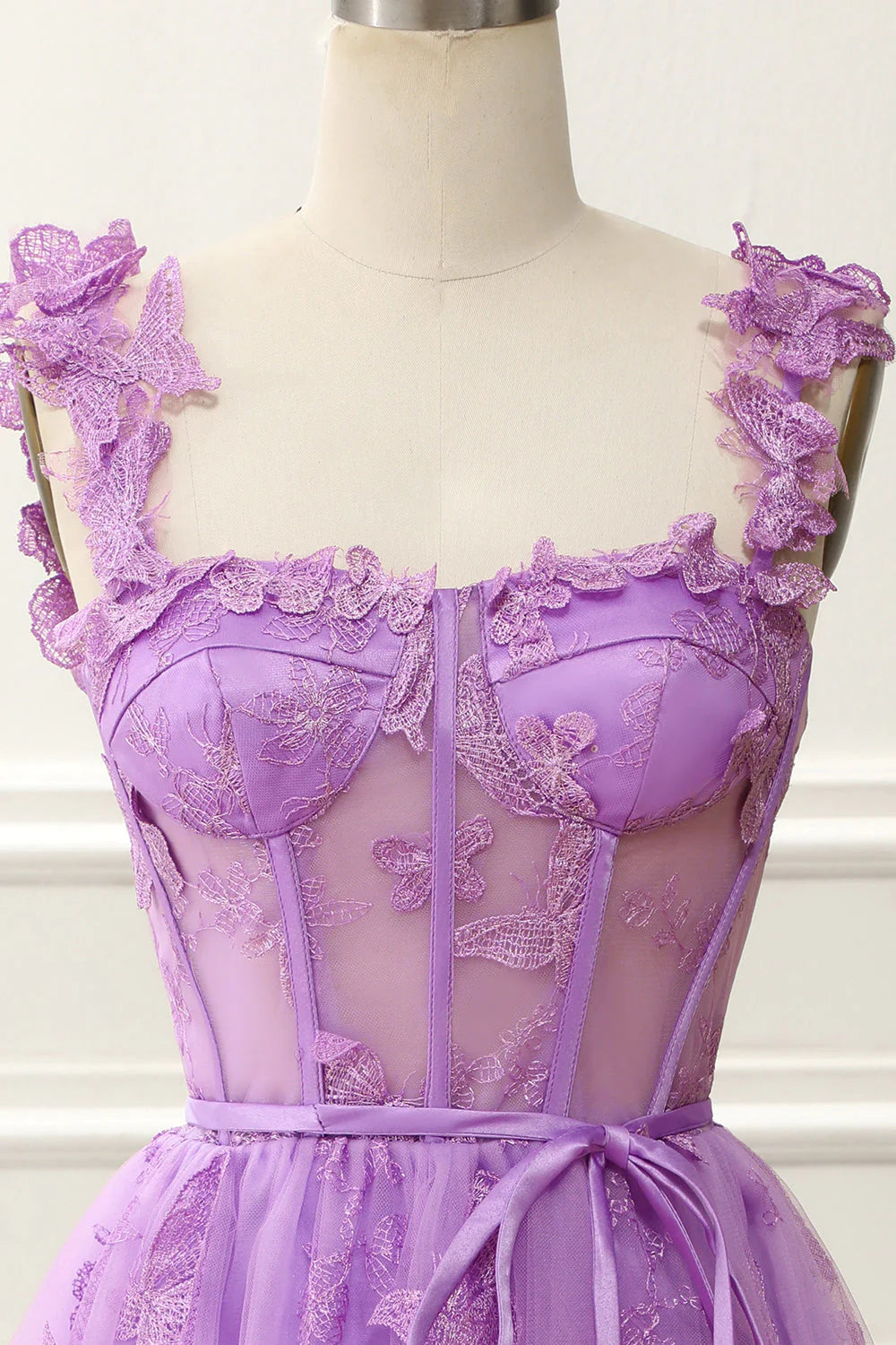 Vestidos de fiesta cortos/mini con tirantes finos y corte en A de tul con diseño de mariposa