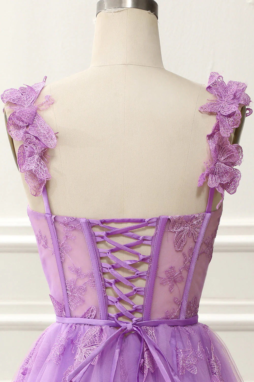 Vestidos de fiesta cortos/mini con tirantes finos y corte en A de tul con diseño de mariposa