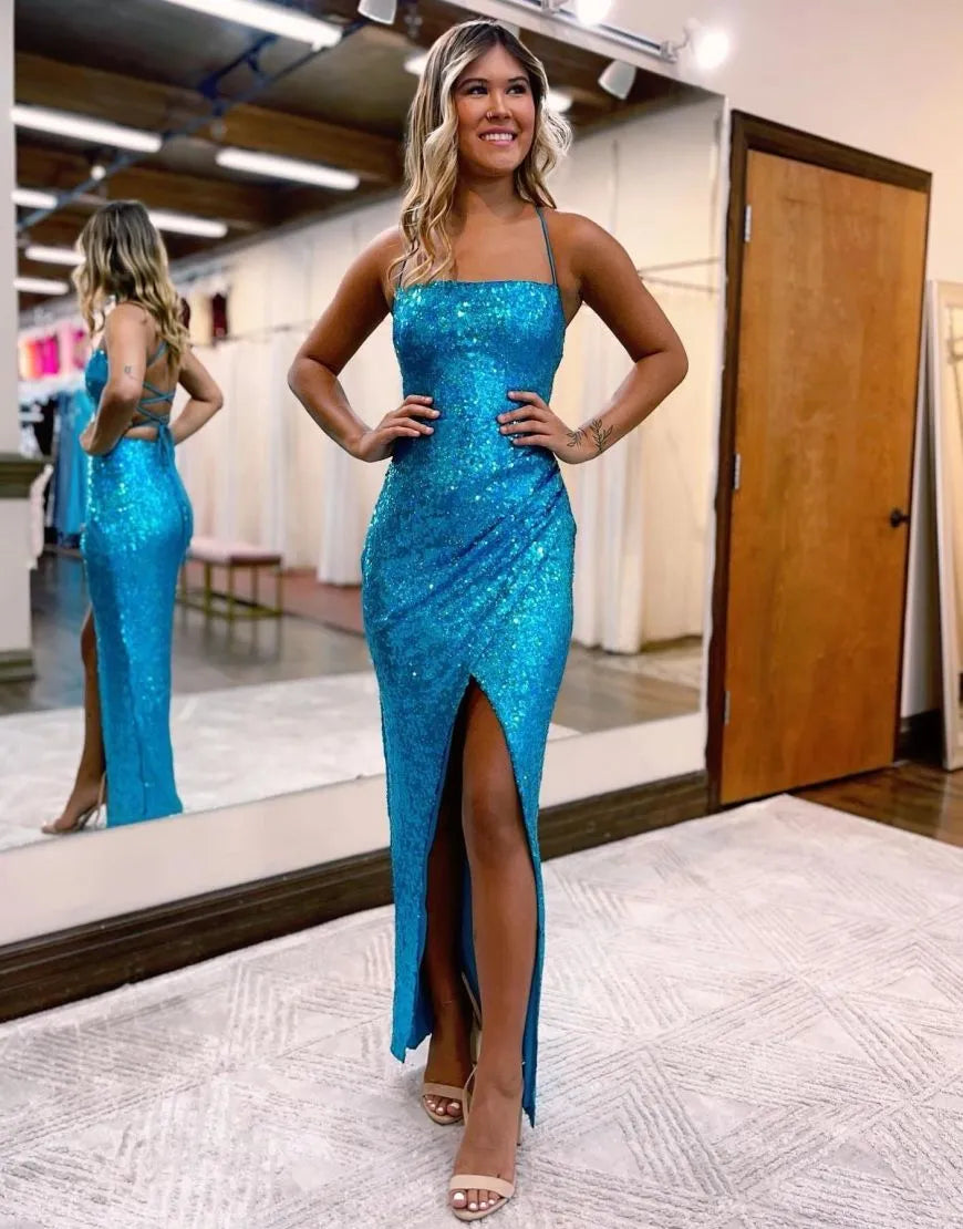 Vestido de fiesta de corte A con tirantes finos, espalda de corsé y lentejuelas con abertura delantera