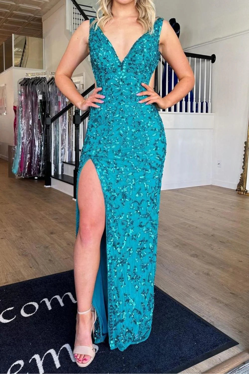 Vestido de fiesta largo de sirena con escote en V y lentejuelas de pavo real sin espalda