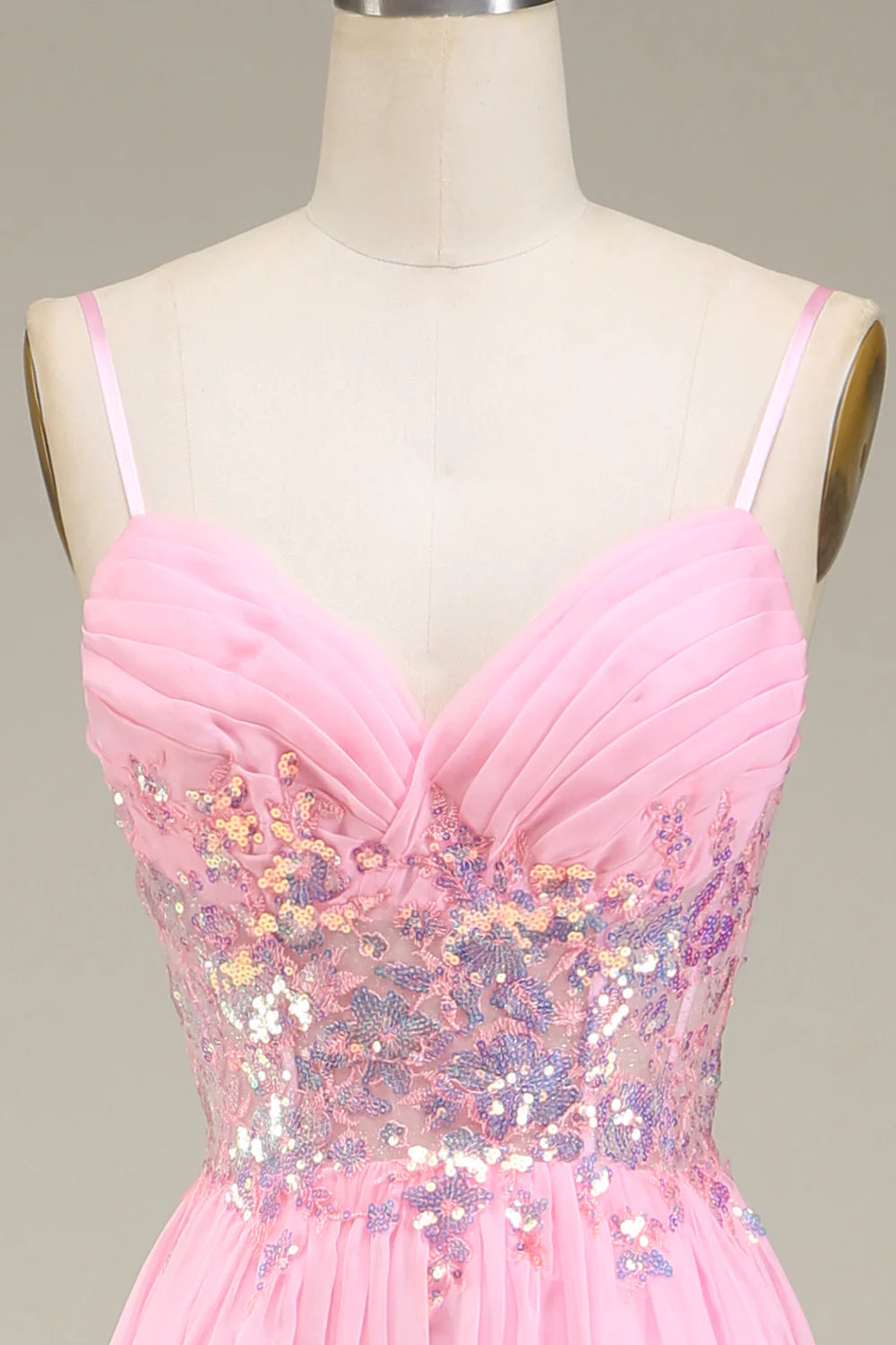 Vestido de fiesta de corte A con tirantes finos y corsé rosa plisado