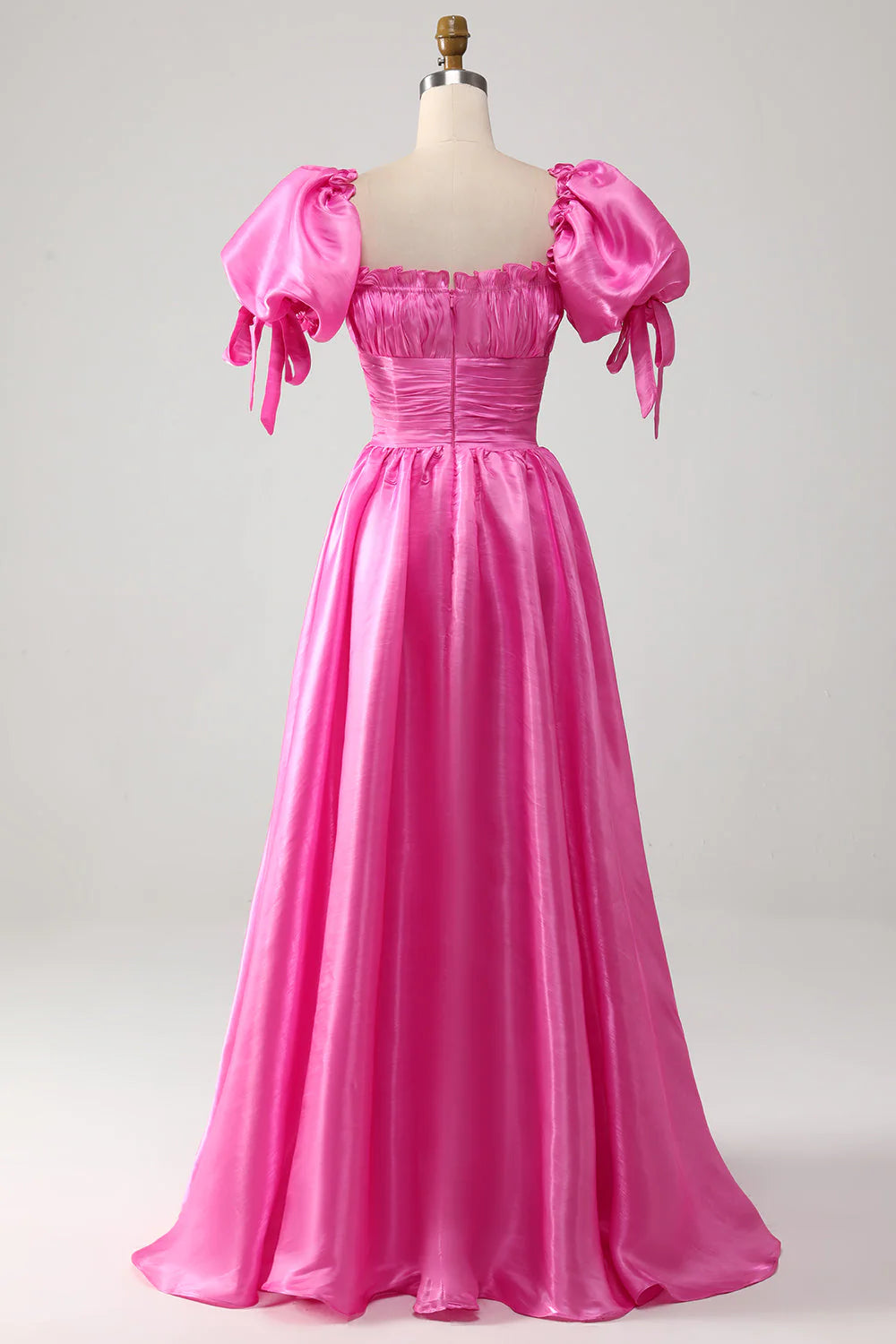Vestido de fiesta rosa intenso con mangas abullonadas y volantes