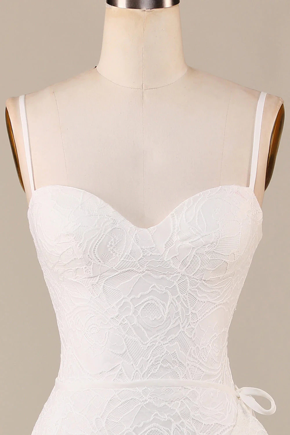 Vestido de novia bohemio con tirantes finos, encaje marfil, asimétrico, cola desmontable