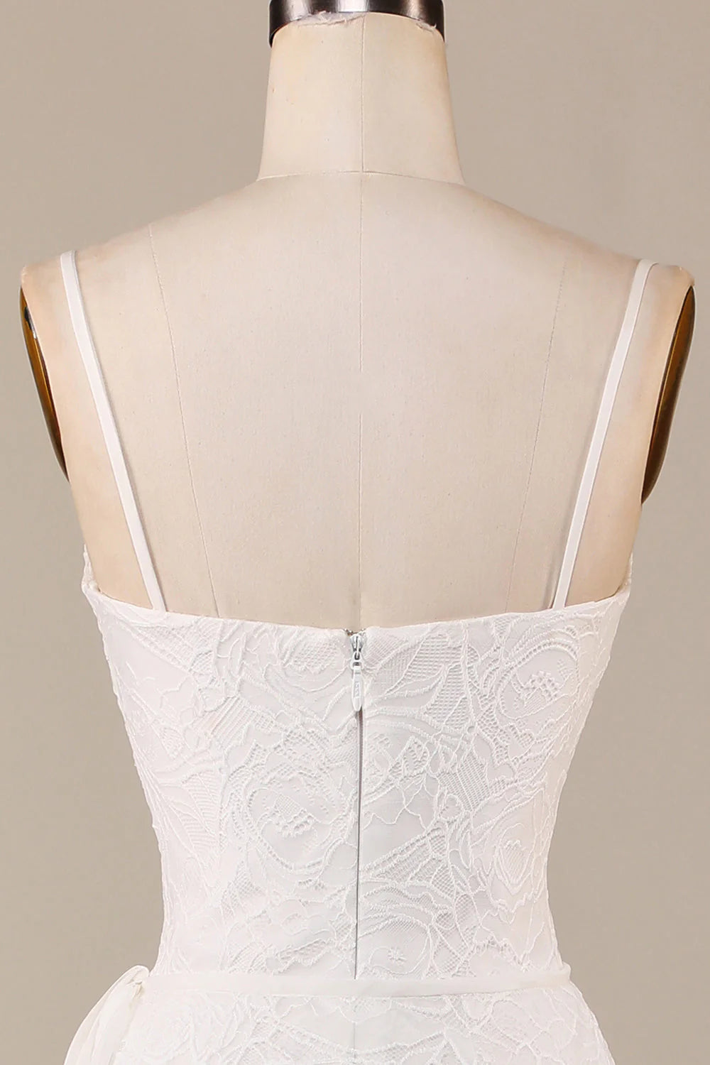 Vestido de novia bohemio con tirantes finos, encaje marfil, asimétrico, cola desmontable