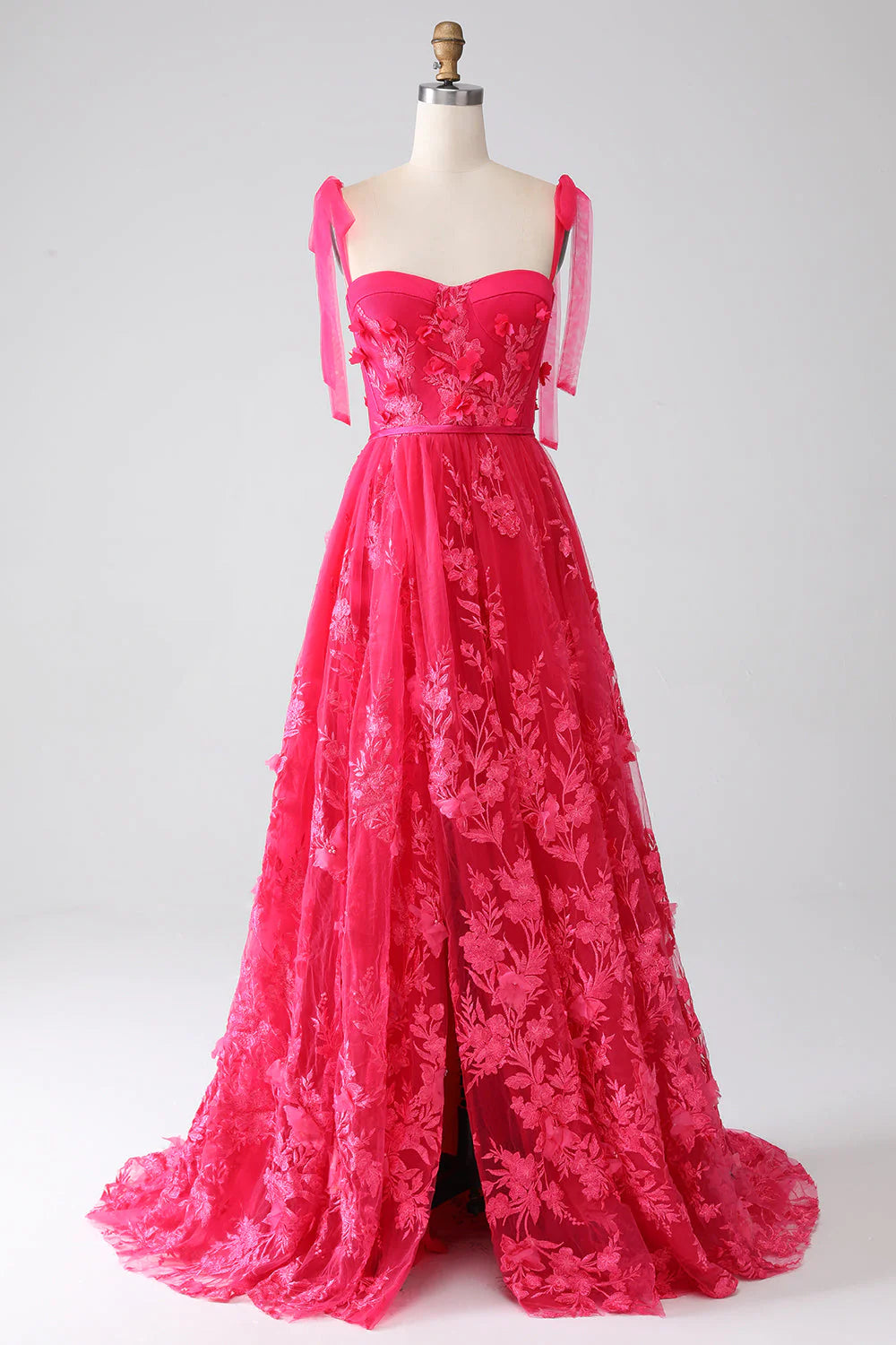 Vestido de fiesta largo fucsia con tirantes finos y abertura en forma de A