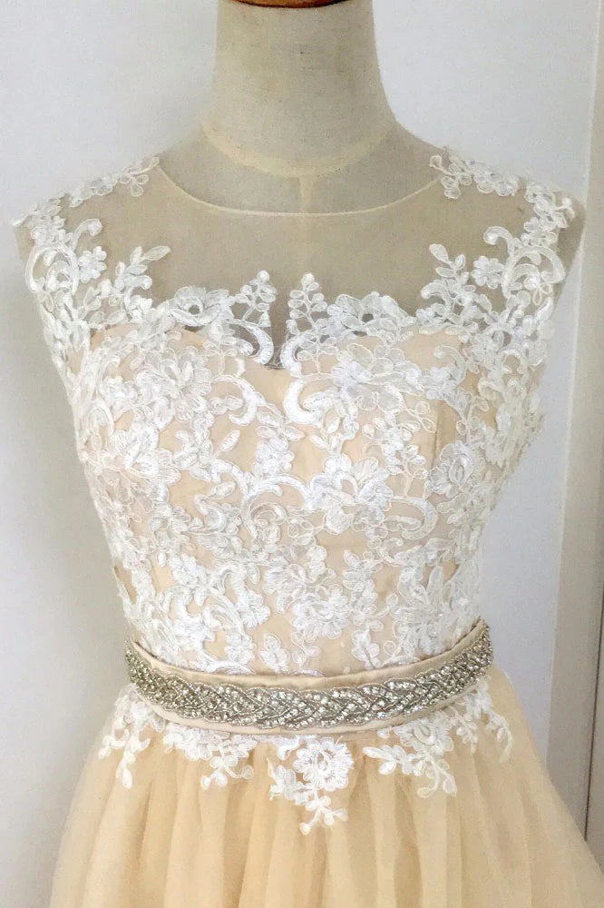 Langes Ballkleid in A-Linie mit Tüll-Spitzenapplikation