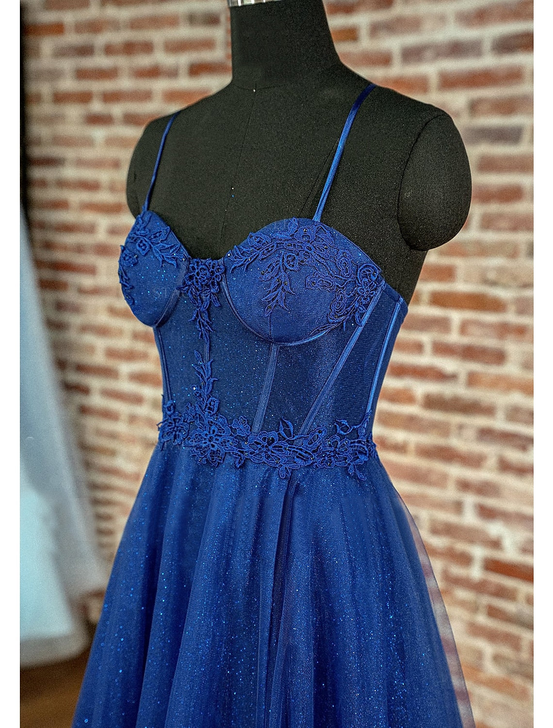 A-Linie Ballkleider Sparkle & Shine Kleid Ball Hochzeit Party Bodenlang Ärmellos Herzausschnitt Tüll Rückenfrei mit Falten Applikationen