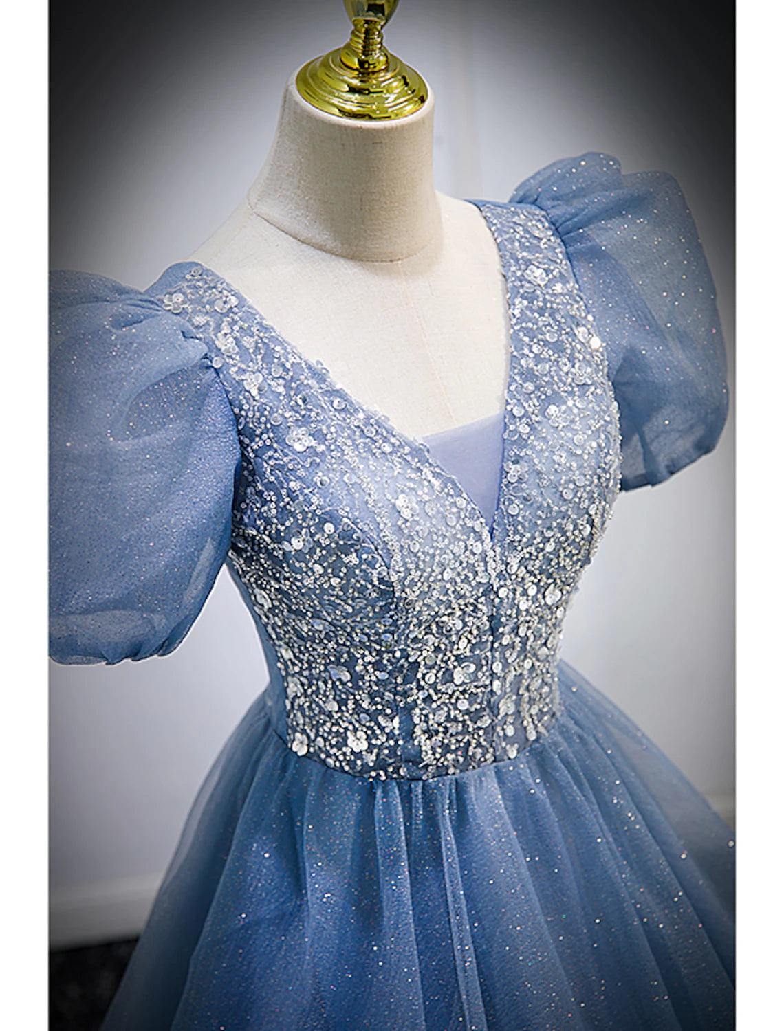 A-Linie Ballkleider Puffkleid Hochzeitsgast Quinceanera Bodenlang Kurzarm V-Ausschnitt Tüll mit Pailletten