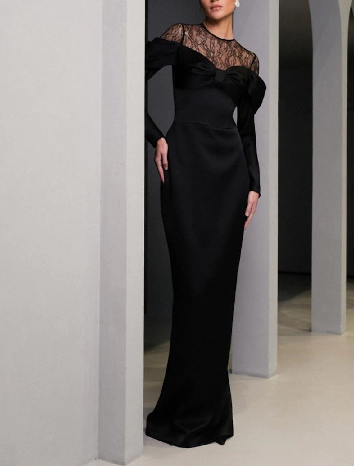 Vestido de madre de la novia con corte tubo/columna, elegante, escote redondo, largo hasta el suelo, satén, encaje, manga larga con lazo(s).