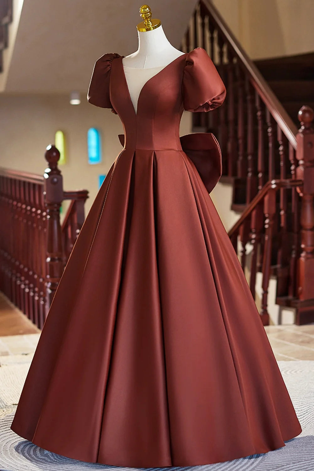Vestido de noche elegante de satén con mangas cortas y corte A hasta el suelo