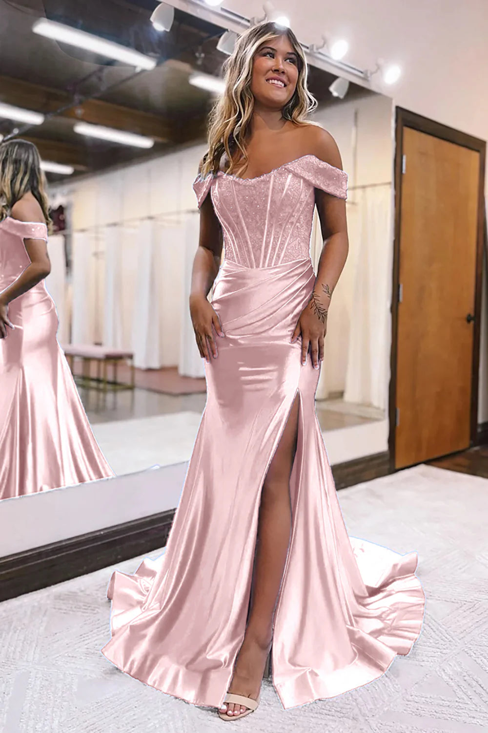 Meerjungfrau-Abschlussballkleid mit glitzerndem Korsett und abnehmbarem Halsausschnitt und Schlitz