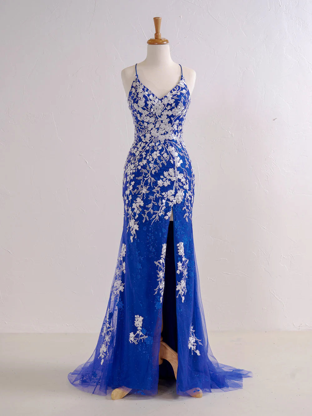 Vestido de fiesta largo de sirena con escote en V y apliques de cuentas