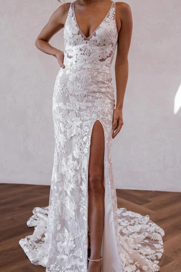 Vestidos de novia bohemios elegantes de encaje con escote en V y abertura de sirena