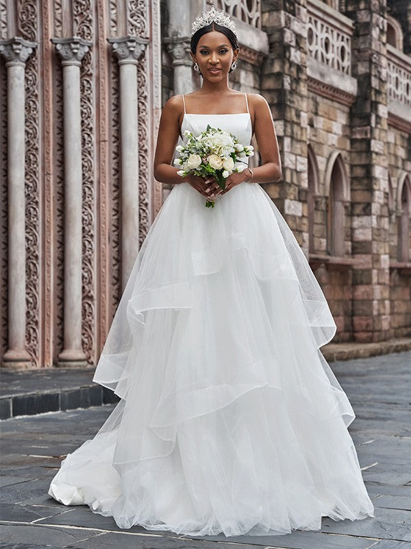 Vestidos de novia de corte A/princesa, tul, tirantes finos, sin mangas, volantes y cola larga