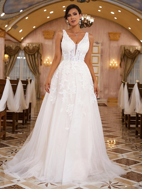 Vestidos de novia de corte A/princesa con apliques de encaje, escote en V, sin mangas y cola larga