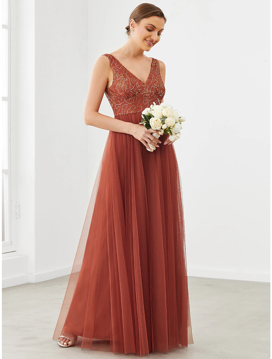 Vestidos de fiesta de corte A, brillantes y con brillo, para invitados de boda, hasta el suelo, sin mangas, cuello en V, tul con empalme drapeado.