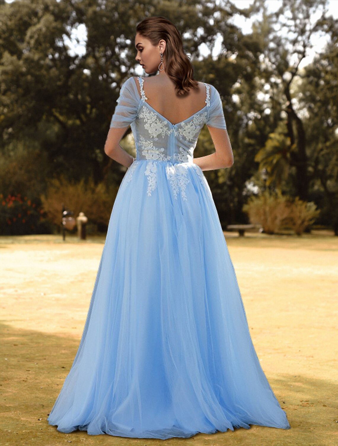 Vestido de fiesta de corte A, floral, para invitada de boda, con cola larga, manga corta, escote en V, tul con apliques de abertura.