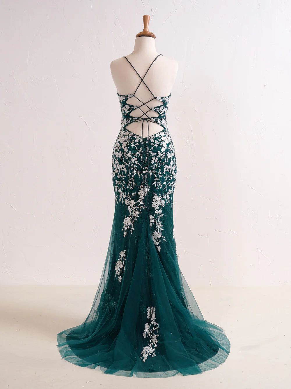 Vestido de fiesta largo de sirena con escote en V y apliques de cuentas