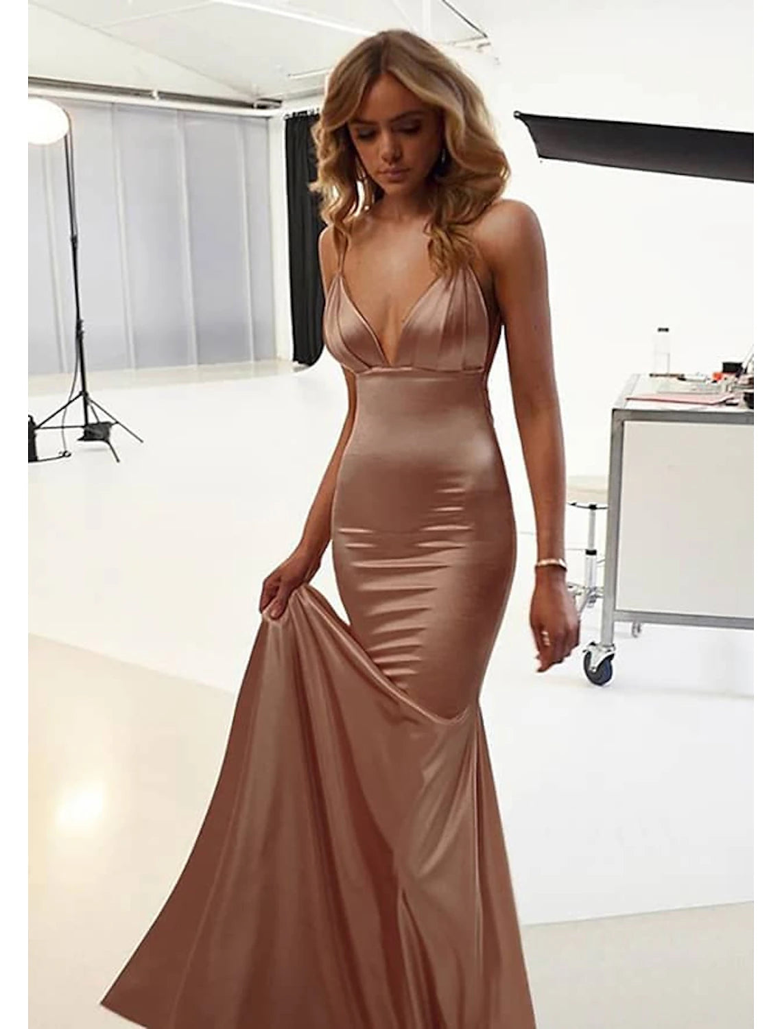 Meerjungfrau/Trompete Hochzeitsgastkleider Sexy Kleid Abschlussball Black Tie Gala Bodenlang Ärmellos Spaghettiträger Baumwolle Rückenfrei mit Rüschen